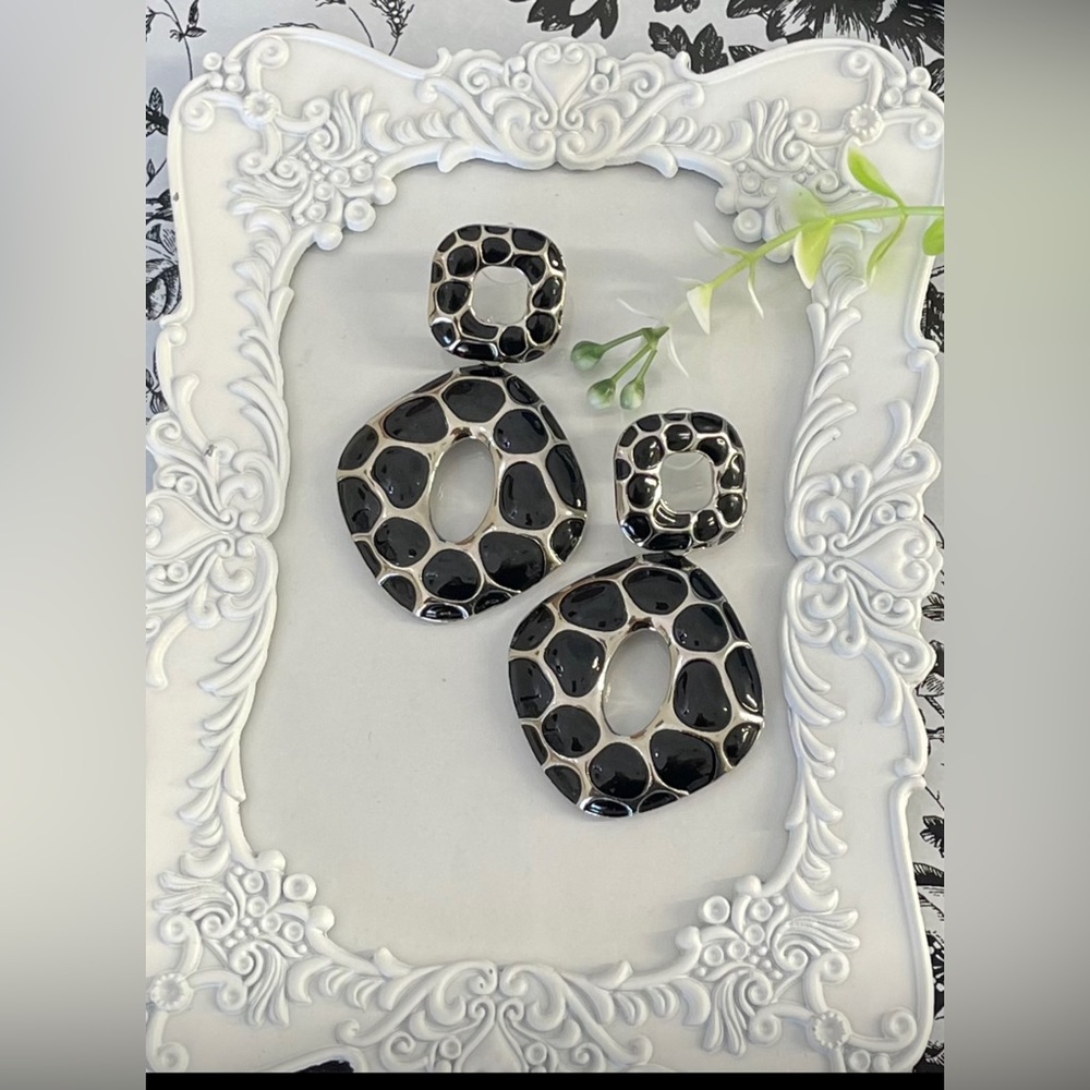 Black and silver Elegant Earrings